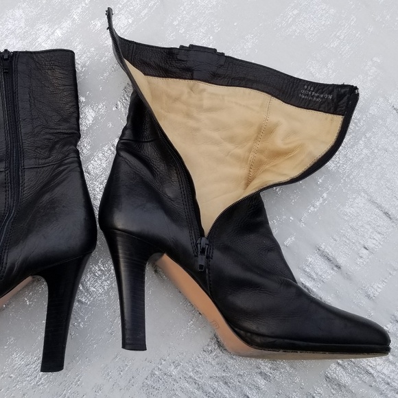 Coach Leather Boots with gold clasp - Picture 5 of 7